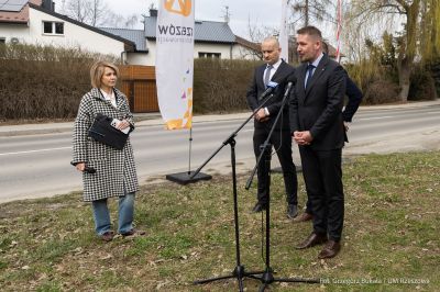 zdjęcie z oficjalnego podpisania umowy na wykonanie inwestycji - rozbudowa ul. Robotniczej w Rzeszowie, fot. Grzegorz Bukała, Urząd Miasta Rzeszowa
